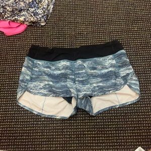lululemon athletic shorts 2.5”
